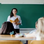 Kemendikbud Sebut Mahasiswa Boleh Kerja Paruh Waktu Jika Ada Relevansi