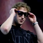 Mark Zuckerberg Pamer Pengganti HP Masa Depan